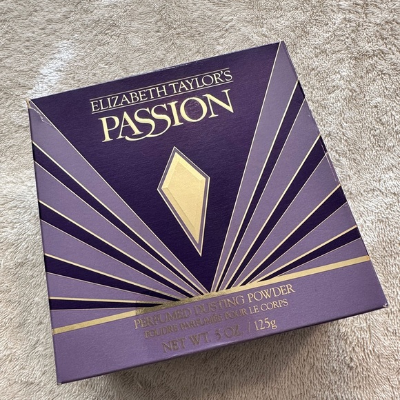 Elizabeth Taylor’s Passion Perfumed Dusting Powder - Picture 2 of 6
